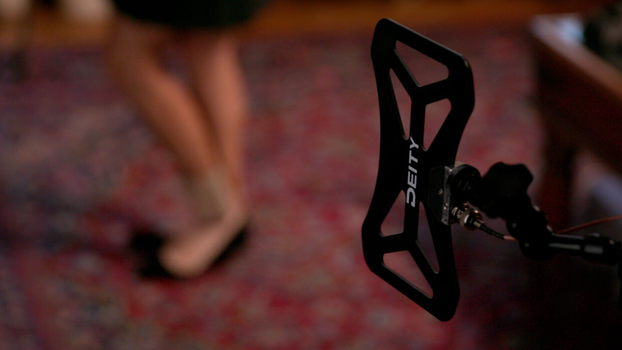UHF butterfly antenna
