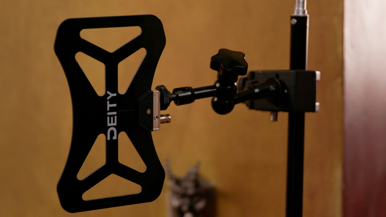 UHF butterfly antenna