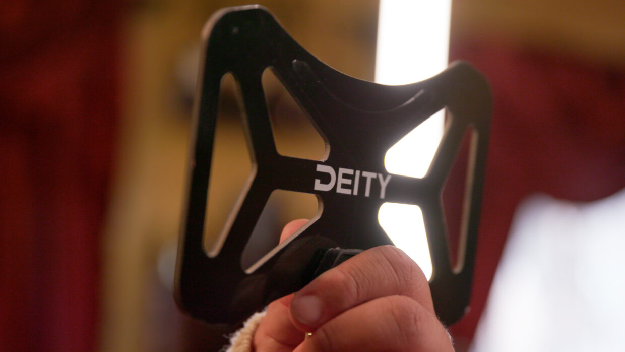 UHF butterfly antenna
